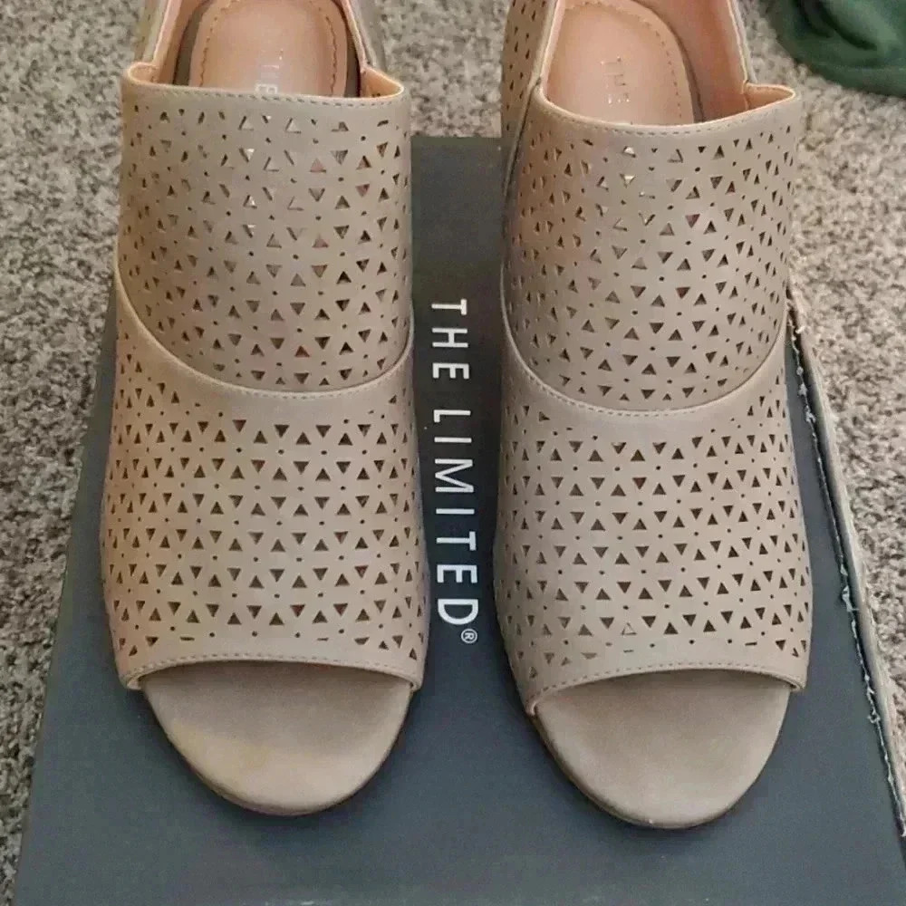 The Limited Taupe High Heels Size 9.5 - Picture 2 of 10